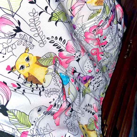 Ladies Scrub tops - Picture 4 of 4